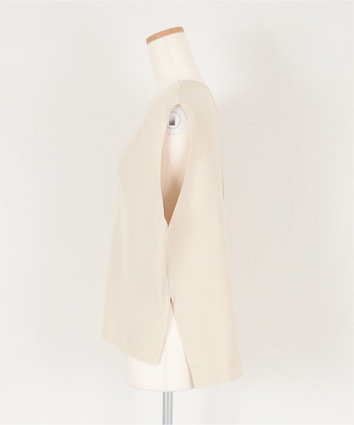 titivate（ティティベイト）の「ｻｲﾄﾞｽﾘｯﾄVﾈｯｸﾆｯﾄﾍﾞｽﾄ（ベスト・レディース・チャコール/レッド/ブルー/ブラック/ライトベージュ/オフホワイト・S/M）」の9枚目の写真