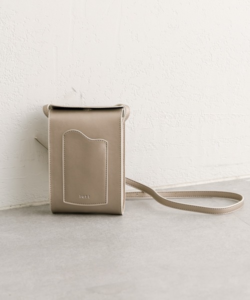 loti(ロティ)の「loti ビーンズポケットショルダー(ショルダーバッグ・レディース・ゴールド/オフホワイト/ブラック・ONE SIZE)」の5枚目の写真