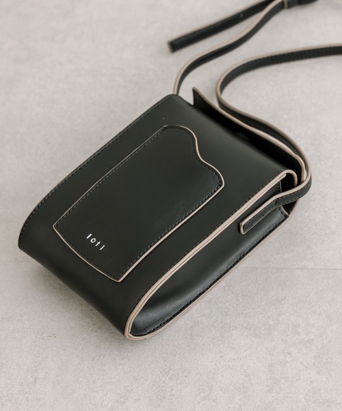 loti(ロティ)の「loti ビーンズポケットショルダー(ショルダーバッグ・レディース・ゴールド/オフホワイト/ブラック・ONE SIZE)」の13枚目の写真