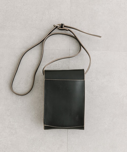 loti(ロティ)の「loti ビーンズポケットショルダー(ショルダーバッグ・レディース・ゴールド/オフホワイト/ブラック・ONE SIZE)」の14枚目の写真