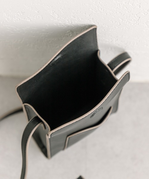 loti(ロティ)の「loti ビーンズポケットショルダー(ショルダーバッグ・レディース・ゴールド/オフホワイト/ブラック・ONE SIZE)」の16枚目の写真