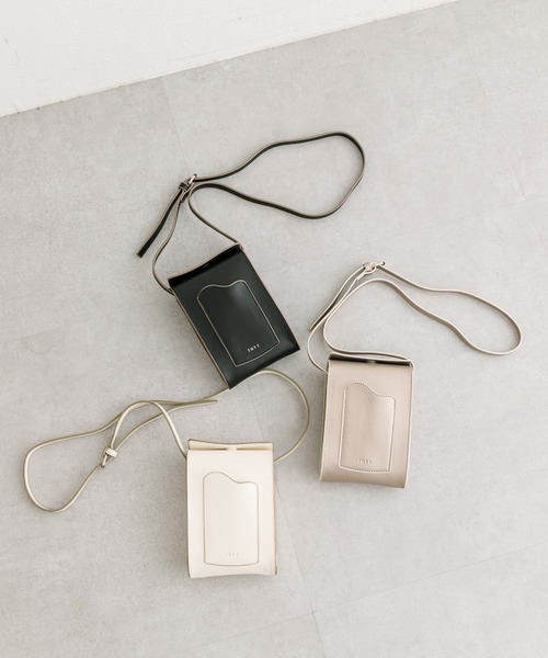 loti(ロティ)の「loti ビーンズポケットショルダー(ショルダーバッグ・レディース・ゴールド/オフホワイト/ブラック・ONE SIZE)」の17枚目の写真