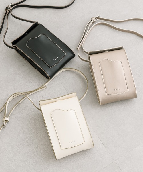 loti(ロティ)の「loti ビーンズポケットショルダー(ショルダーバッグ・レディース・ゴールド/オフホワイト/ブラック・ONE SIZE)」の6枚目の写真