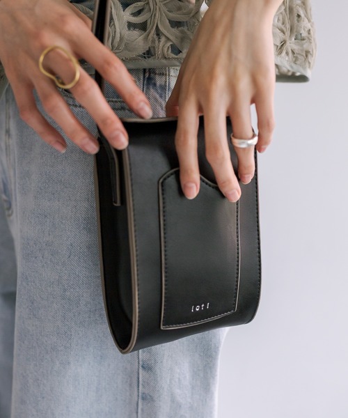 loti(ロティ)の「loti ビーンズポケットショルダー(ショルダーバッグ・レディース・ゴールド/オフホワイト/ブラック・ONE SIZE)」の22枚目の写真