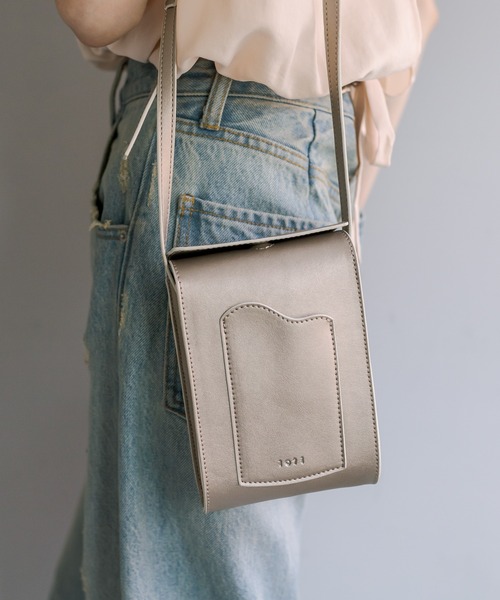 loti(ロティ)の「loti ビーンズポケットショルダー(ショルダーバッグ・レディース・ゴールド/オフホワイト/ブラック・ONE SIZE)」の20枚目の写真