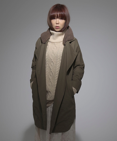 CAROLINA GLASER（カロリナ グレイサー）の「CAROLINA GLASER / ゆるトレンチ ボアコート（その他アウター・レディース・ネイビー/カーキ・ONE SIZE）」の14枚目の写真