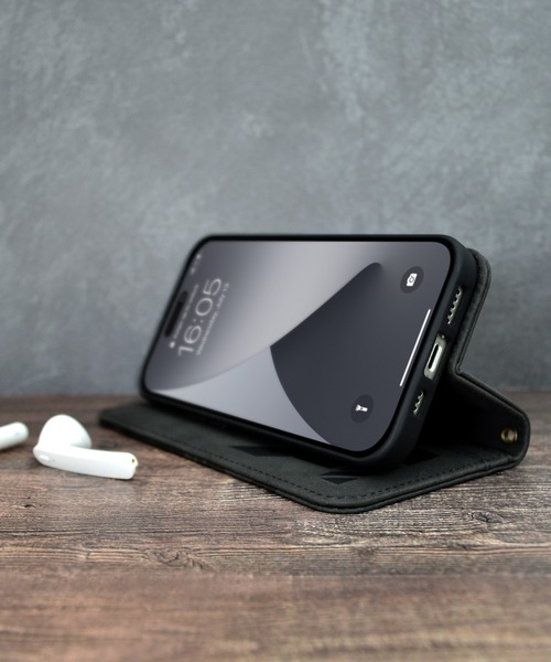 AVIREX(アヴィレックス)の「iPhone17/17Pro/17ProMax/Air iPhone17e iPhone16/16Pro/16e/16ProMax/15/15Pro/14/13 アヴィレックス 「スエード手帳」(スマホケース/カバー・メンズ・ブラック/グレー/カーキ・iPhone 15/iPhone 15 Pro/iPhone 16 Pro Max/iPhone 16 Pro/iPhone 16/iPhone 16e/17e/iPhone 17 Pro Max/iPhone 17/iPhone Air/iPhone 17 Pro)」の4枚目の写真