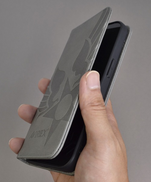 AVIREX(アヴィレックス)の「iPhone17/17Pro/17ProMax/Air iPhone17e iPhone16/16Pro/16e/16ProMax/15/15Pro/14/13 アヴィレックス 「スエード手帳」(スマホケース/カバー・メンズ・ブラック/グレー/カーキ・iPhone 15/iPhone 15 Pro/iPhone 16 Pro Max/iPhone 16 Pro/iPhone 16/iPhone 16e/17e/iPhone 17 Pro Max/iPhone 17/iPhone Air/iPhone 17 Pro)」の13枚目の写真