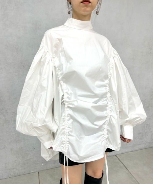 WHO'S WHO gallery(フーズフーギャラリー)の「ドロスト袖ボリュームギャザーワンピ(ワンピース・レディース・オフホワイト/ブラック・FREE)」の1枚目の写真