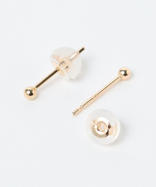Ray BEAMS（レイビームス）の「Ray BEAMS / K10 2mm ボールピアス（ピアス（両耳用）・レディース・ゴールド・ONE SIZE）」の2枚目の写真