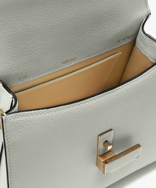 Valextra（ヴァレクストラ）の「ミニ イジィデ（ハンドバッグ・レディース・ブラウン系2/ピンク系1/ベージュ系1/イエロー系1/ダークグレー/レッド/ブルー系2/オフホワイト/ピンク系2・ONE SIZE）」の10枚目の写真