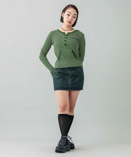 X-girl（エックスガール）の「STRIPED FITTED TOP（Tシャツ/カットソー・レディース・ブラウン/グリーン/ブラック・M/S）」の16枚目の写真