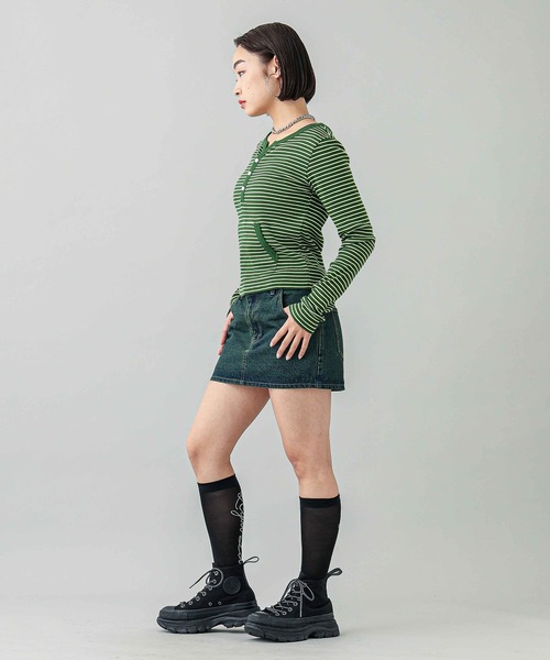 X-girl（エックスガール）の「STRIPED FITTED TOP（Tシャツ/カットソー・レディース・ブラウン/グリーン/ブラック・M/S）」の15枚目の写真