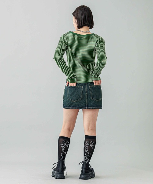 X-girl（エックスガール）の「STRIPED FITTED TOP（Tシャツ/カットソー・レディース・ブラウン/グリーン/ブラック・M/S）」の14枚目の写真