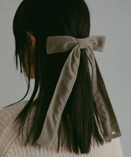 N WITH.（エヌウィズ）の「ベロアリボンバレッタ（バレッタ/ヘアクリップ・レディース・グレイッシュベージュ/ブラック・FREE）」の2枚目の写真