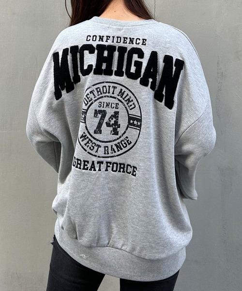 INGNI（イング）の「Backカレッジサークルロゴスウェットチュニック（スウェット・レディース・オフホワイト/杢グレー/ブラック・M）」の3枚目の写真