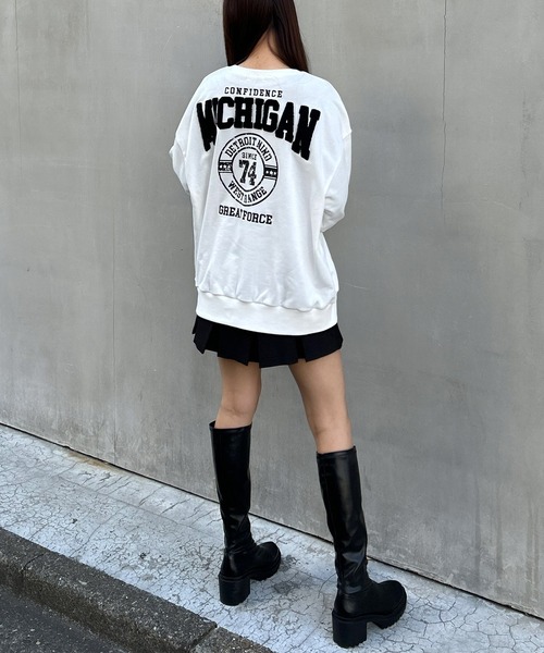 INGNI（イング）の「Backカレッジサークルロゴスウェットチュニック（スウェット・レディース・オフホワイト/杢グレー/ブラック・M）」の13枚目の写真