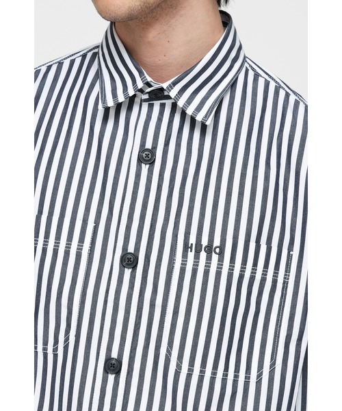 HUGO（ヒューゴ）の「ストライプ コットンシャンブレー オーバーサイズフィットシャツ（シャツ/ブラウス・メンズ・ダークブルー・L/M/S/XL/XXL/XS）」の7枚目の写真