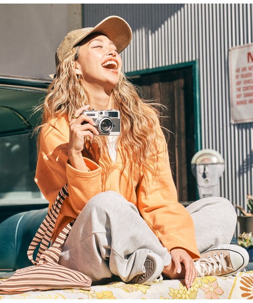 anap mimpi（アナップミンピ）の「キーネック 裏毛 スウェット クロップド トレーナー（スウェット・レディース・ベージュ系その他/グレー/オレンジ・FREE）」の4枚目の写真