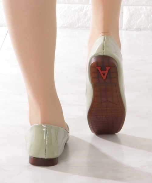 Lace Ladies(レースレディース)の「エナメル調 スクエアトゥ フラット Vカット パンプス(パンプス・レディース・グリーン/ブラック/アイボリー・22.5/23/23.5/24/24.5/ 25)」の14枚目の写真