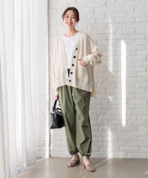 GLOBAL WORK(グローバルワーク)の「リッチクリーンプリントT/987156(Tシャツ/カットソー・レディース・スミクロ/モカ/ホワイト系4/ホワイト系5/ホワイト系6/ホワイト系7/ホワイト系8/ブラック系9/ネイビー系8/チャコール/ブラック系/ホワイト系3/ホワイト系2・MEDIUM/LARGE)」の17枚目の写真