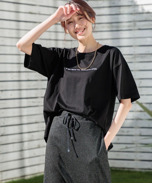 GLOBAL WORK(グローバルワーク)の「リッチクリーンプリントT/987156(Tシャツ/カットソー・レディース・スミクロ/モカ/ホワイト系4/ホワイト系5/ホワイト系6/ホワイト系7/ホワイト系8/ブラック系9/ネイビー系8/チャコール/ブラック系/ホワイト系3/ホワイト系2・MEDIUM/LARGE)」の21枚目の写真