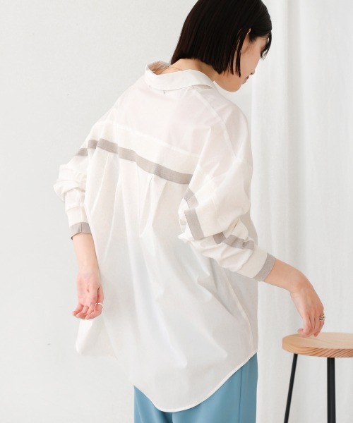 Bou Jeloud（ブージュルード）の「バックヨークテープ切替ブラウス（シャツ/ブラウス・レディース・ラベンダー/A/B/オフホワイト・38）」の2枚目の写真