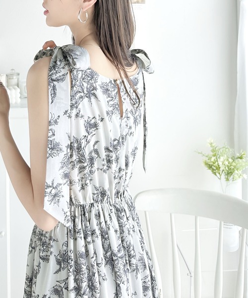 mily bilet(ミウィビレット)の「【mily bilet】歩く度に揺れるショルダーリボンでパッと華やぐ。花柄肩リボンワンピース(ワンピース・レディース・ピンク/ブルー/グレー・LARGE/MEDIUM/SMALL/X-LARGE)」の14枚目の写真