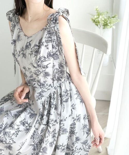 セール】【mily bilet】歩く度に揺れるショルダーリボンでパッと