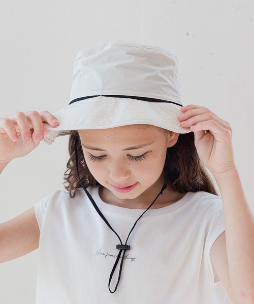 GLOBAL WORK(グローバルワーク)の「DRY/洗えるUVHAT/112983(ハット・キッズ・グレイッシュベージュ/ブラック・L/M)」の2枚目の写真