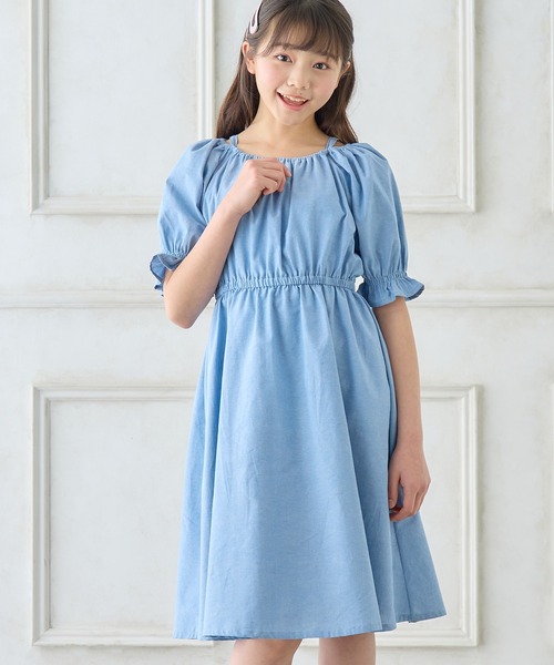 Amourire girl(アムリールガール)の「肩ひもデザイン デニムワンピース(130㎝~160㎝)(ワンピース・キッズ・サックスブルー/ブルー・130cm/140cm/150cm/160cm)」の6枚目の写真