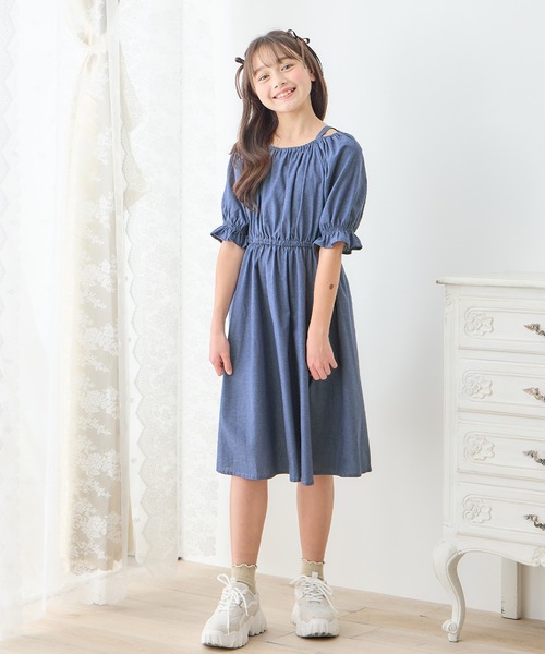 Amourire girl(アムリールガール)の「肩ひもデザイン デニムワンピース(130㎝~160㎝)(ワンピース・キッズ・サックスブルー/ブルー・130cm/140cm/150cm/160cm)」の10枚目の写真
