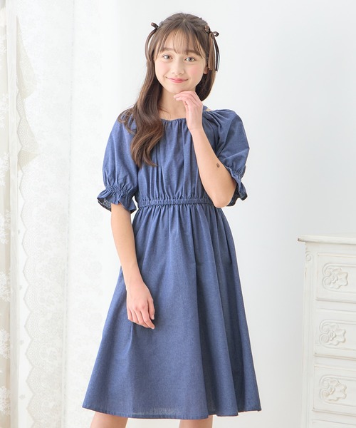 Amourire girl(アムリールガール)の「肩ひもデザイン デニムワンピース(130㎝~160㎝)(ワンピース・キッズ・サックスブルー/ブルー・130cm/140cm/150cm/160cm)」の11枚目の写真
