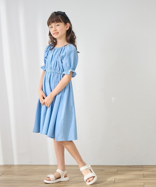 Amourire girl(アムリールガール)の「肩ひもデザイン デニムワンピース(130㎝~160㎝)(ワンピース・キッズ・サックスブルー/ブルー・130cm/140cm/150cm/160cm)」の21枚目の写真