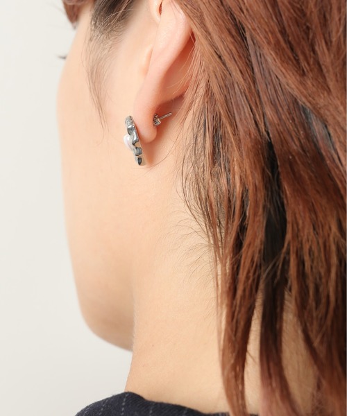 emesuelee(エメスーリー)の「ハートモチーフピアス 金アレ対応 ステンレス(ピアス(片耳用)・レディース・シルバー/ゴールド・フリー)」の6枚目の写真