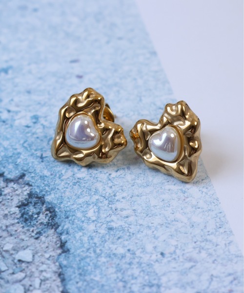emesuelee(エメスーリー)の「ハートモチーフピアス 金アレ対応 ステンレス(ピアス(片耳用)・レディース・シルバー/ゴールド・フリー)」の11枚目の写真