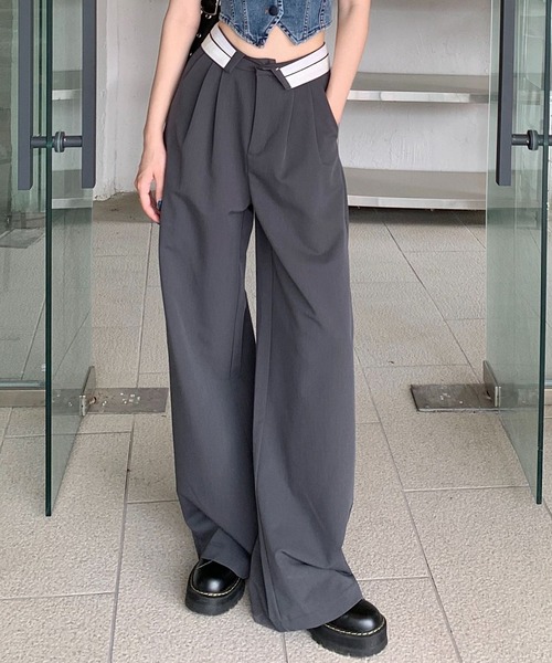 SHEPP(シープ)の「ウエスト折り返しデザイン タックワイドパンツ(その他パンツ・レディース・ブラック/グレー・M/L/S)」の1枚目の写真