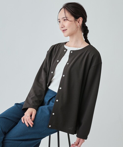 SHOO・LA・RUE（シューラルー）の「◆【洗える】ドットボタンがアクセント 着こなし色々クルーネックカーディガン（カーディガン/ボレロ・レディース・ライトグレー/ボルドー/スミクロ/ブラック・04/03/02）」の3枚目の写真