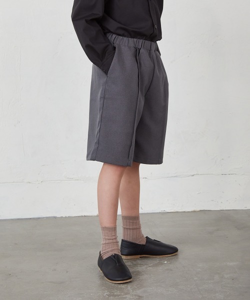 riziere（リジェール）の「センターシームハーフパンツ（ウエスト紐調整）（スーツパンツ・キッズ・カーキ系/グレー/ブラウン/ブラック・90/100/110/120/130/140/150/160）」の2枚目の写真