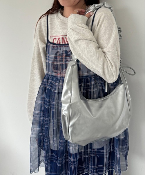 kutir（クティール）の「kutirlune／リボンショルダーバッグ　ワンハンドルバッグ（ショルダーバッグ・レディース・シルバー/ブラック・FREE）」の18枚目の写真