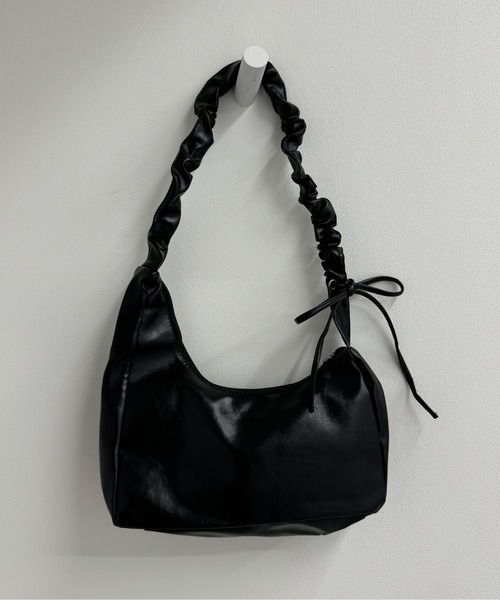 kutir（クティール）の「kutirlune／リボンショルダーバッグ　ワンハンドルバッグ（ショルダーバッグ・レディース・シルバー/ブラック・FREE）」の5枚目の写真