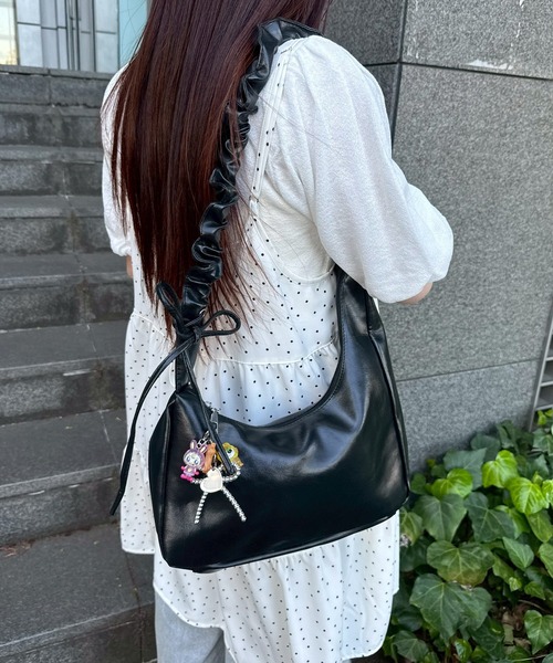 kutir（クティール）の「kutirlune／リボンショルダーバッグ　ワンハンドルバッグ（ショルダーバッグ・レディース・シルバー/ブラック・FREE）」の7枚目の写真