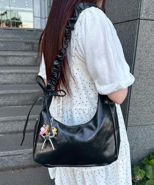 kutir（クティール）の「kutirlune／リボンショルダーバッグ　ワンハンドルバッグ（ショルダーバッグ・レディース・シルバー/ブラック・FREE）」の11枚目の写真