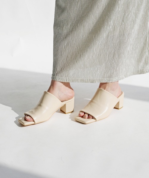 RiiiKa（リーカ）の「【RiiiKa/リーカ】スクエアトゥ甲深サンダル（サンダル・レディース・ブラウン/アイボリー/ブラック・S/M/L/LL）」の2枚目の写真