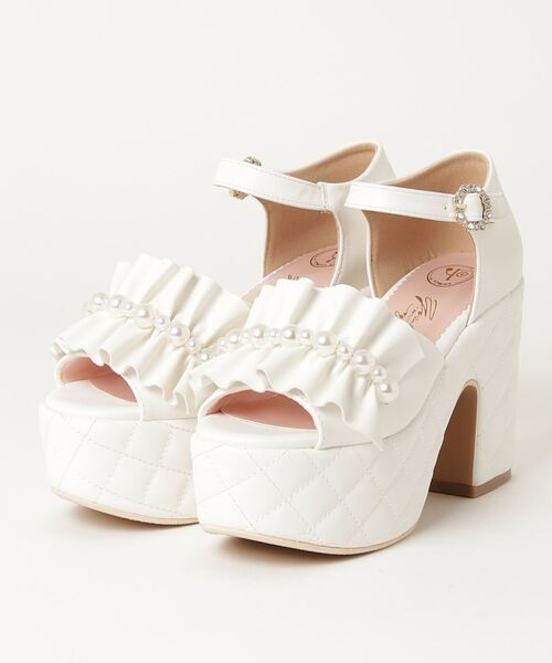 YOSUKE（ヨースケ）の「ヨースケYOSUKE ウィメンズ厚底 パールフリルカウンターストラップサンダル4450034（サンダル・レディース・シャンパン/ホワイト/オフホワイト/ブラック/ブラック系その他2・L/LL/M/S）」の2枚目の写真