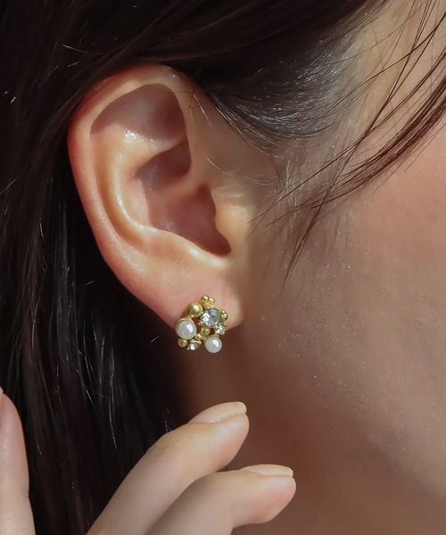 abaskdesign（アバスクデザイン）の「金属アレルギー対応  パールビジューピアス（ピアス（両耳用）・レディース・ゴールド・FREE）」の2枚目の写真