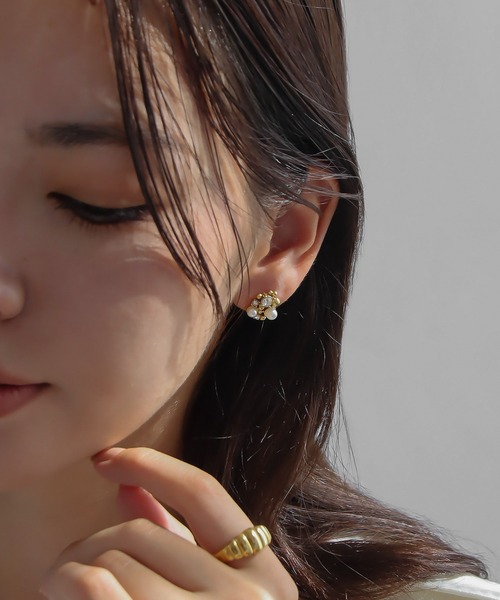 abaskdesign（アバスクデザイン）の「金属アレルギー対応  パールビジューピアス（ピアス（両耳用）・レディース・ゴールド・FREE）」の5枚目の写真