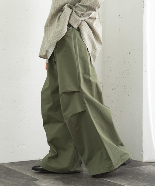 SENSE OF PLACE by URBAN RESEARCH（センスオブプレイスバイアーバンリサーチ）の「ベイカーワイドパンツ（その他パンツ・メンズ・ベージュ/ネイビー/オリーブ・MEDIUM/LARGE）」の2枚目の写真