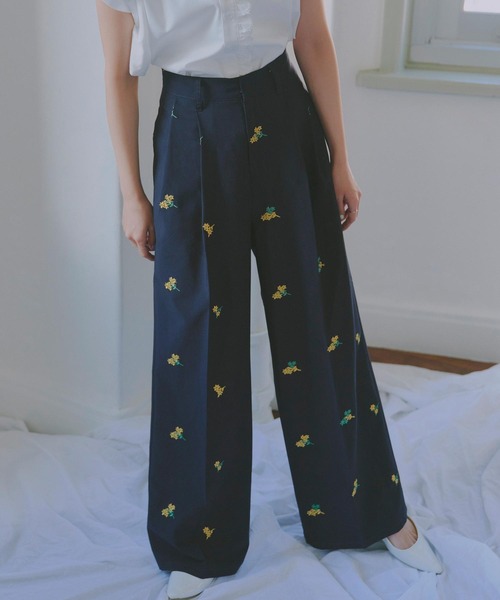 総花柄刺繍タックストレートパンツ（その他パンツ）｜KOBE