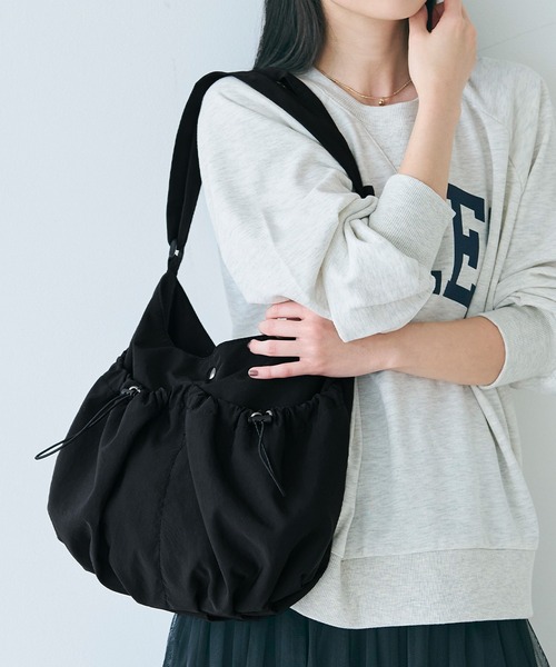 coca（coca）（コカ）の「ドロストポケットショルダーバッグ（ショルダーバッグ・レディース・アイボリー/ブラック・ONE SIZE）」の2枚目の写真